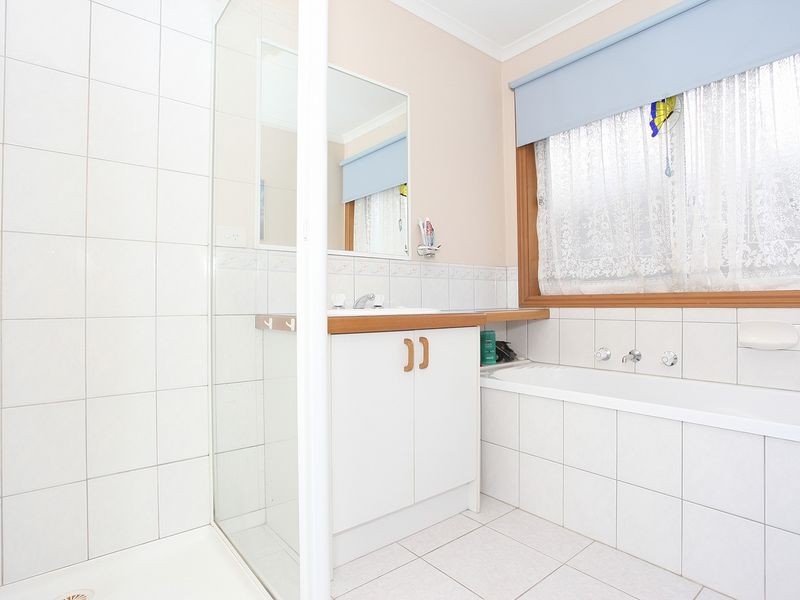11 Wildwood Court, Cranbourne North VIC 3977