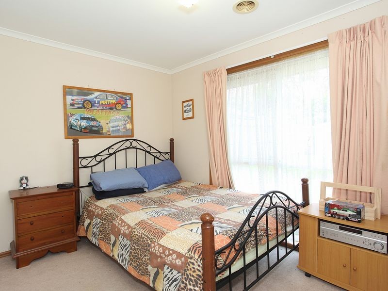 11 Wildwood Court, Cranbourne North VIC 3977