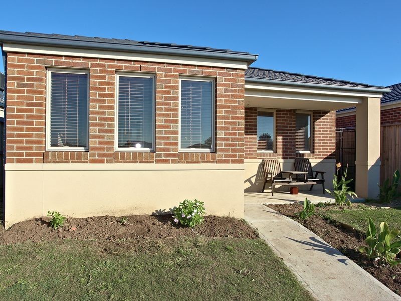 5 Maybush Lane, Cranbourne VIC 3977