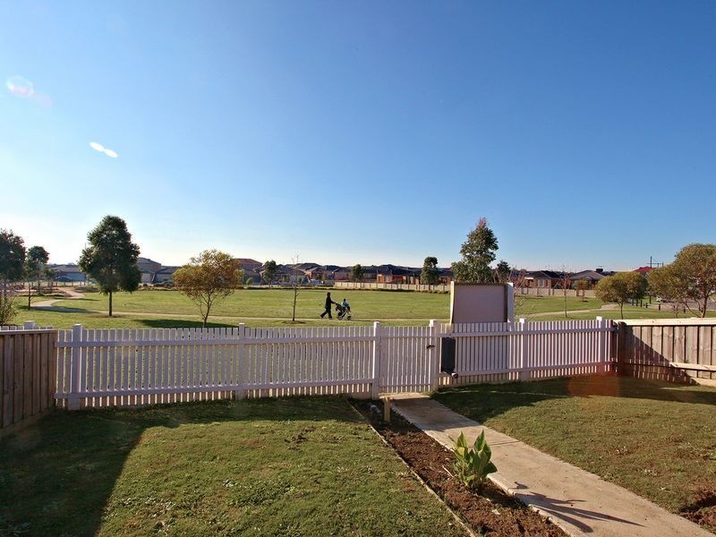 5 Maybush Lane, Cranbourne VIC 3977