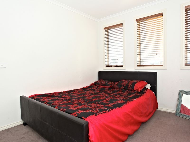 5 Maybush Lane, Cranbourne VIC 3977