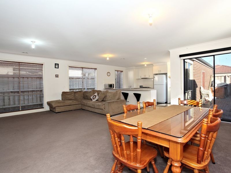 5 Maybush Lane, Cranbourne VIC 3977