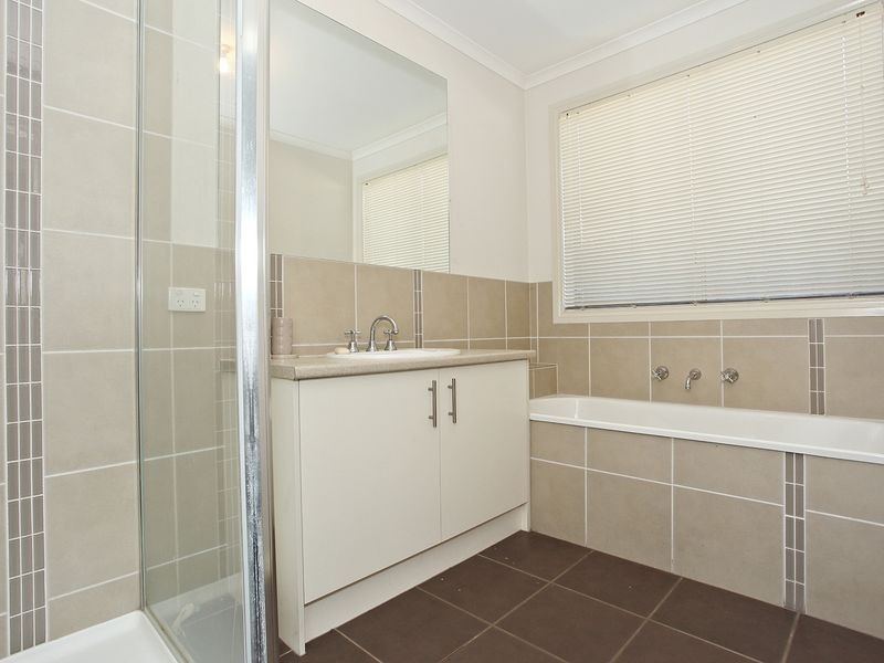 5 Maybush Lane, Cranbourne VIC 3977