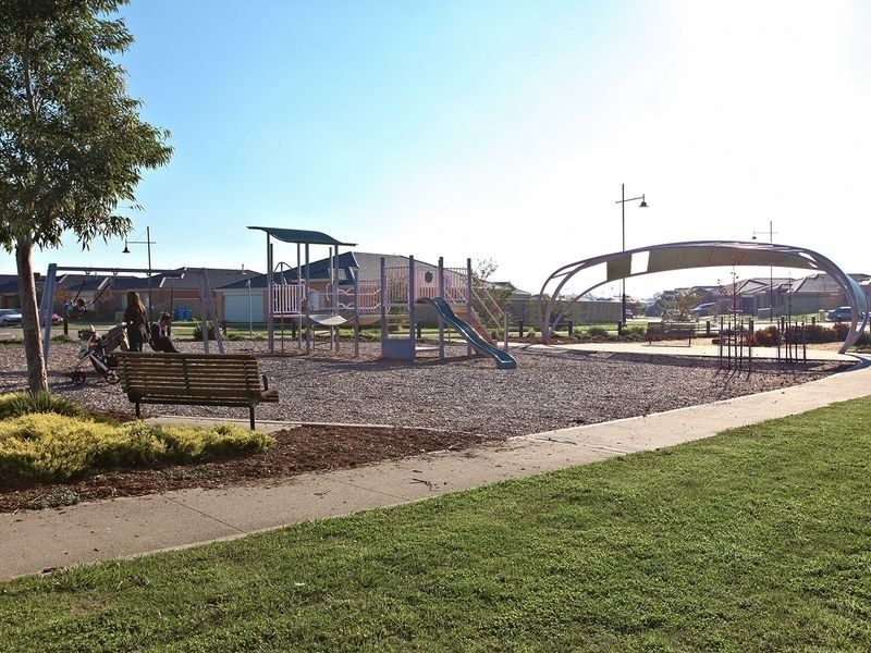 5 Maybush Lane, Cranbourne VIC 3977