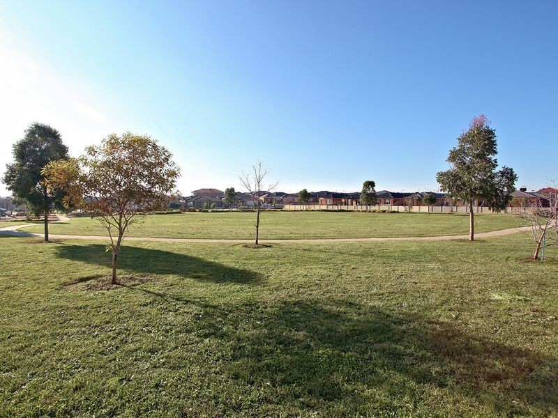 5 Maybush Lane, Cranbourne VIC 3977