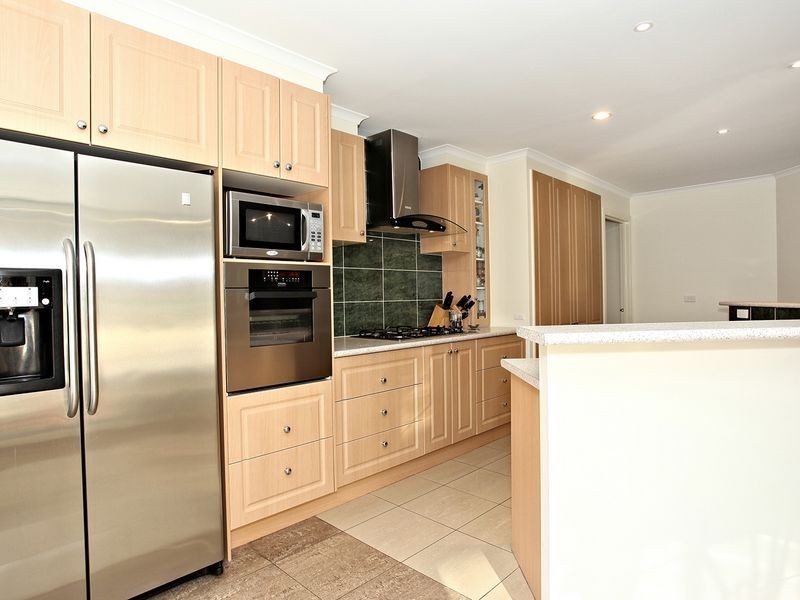 4 Redoak Terrace, Lyndhurst VIC 3975