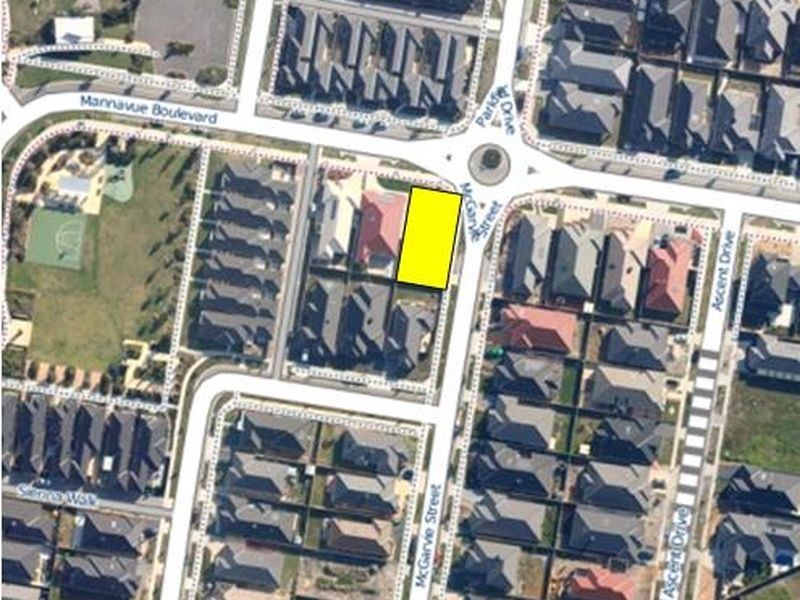 2066/ Mannavue Boulevard, Cranbourne North VIC 3977