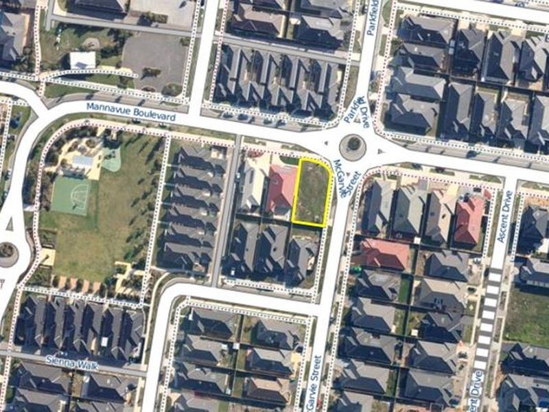 2066/ Mannavue Boulevard, Cranbourne North VIC 3977