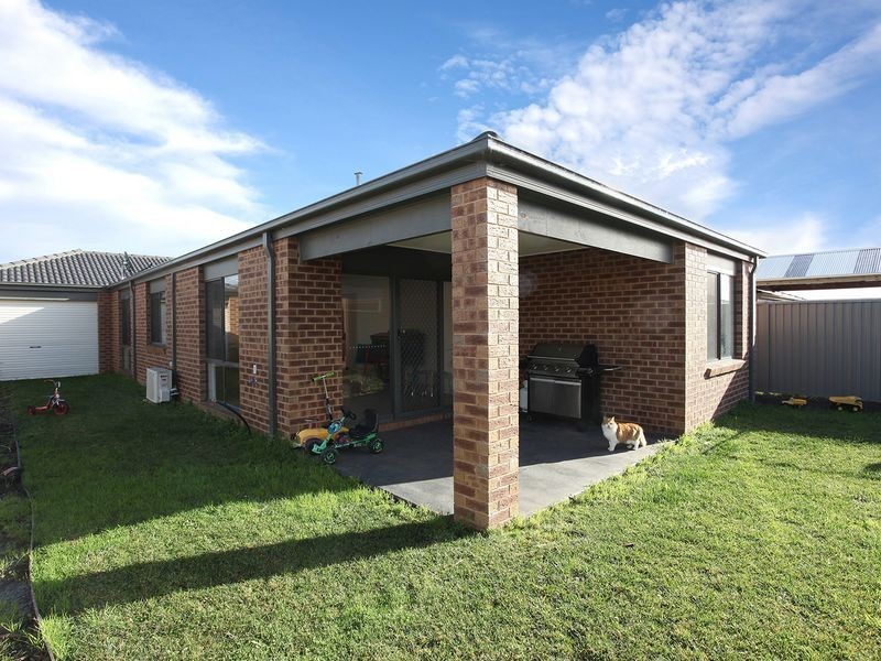 52 Tyndall Street, Cranbourne East VIC 3977