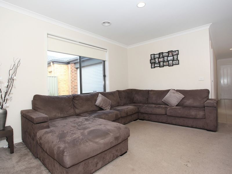 52 Tyndall Street, Cranbourne East VIC 3977