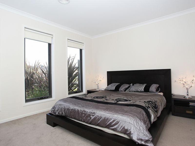 52 Tyndall Street, Cranbourne East VIC 3977