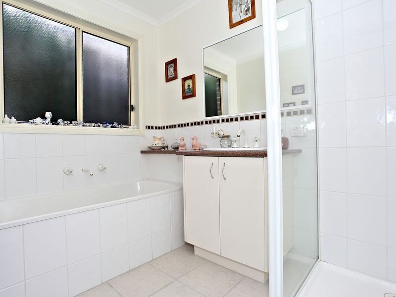 16 Turella Close, Berwick VIC 3806