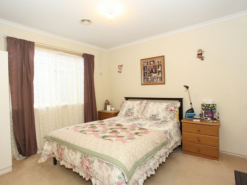 1 Bookham Way, Cranbourne West VIC 3977