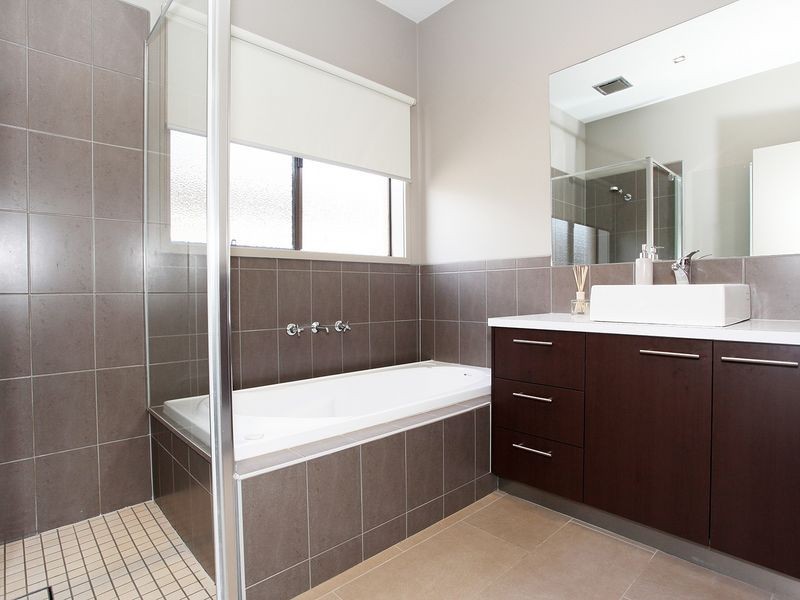 29 Ferndown Drive, Cranbourne VIC 3977