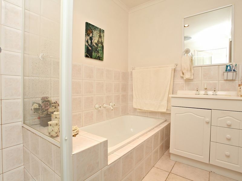 1/74 Huon Park Road, Cranbourne North VIC 3977