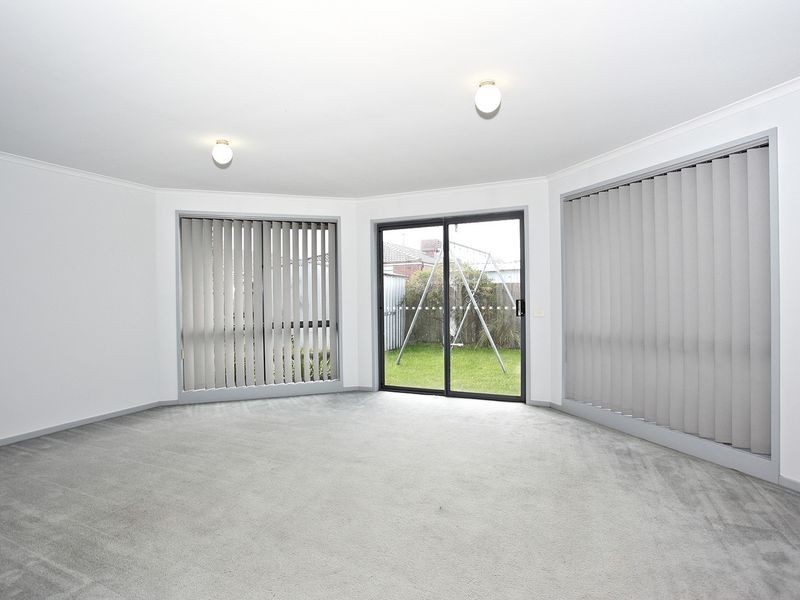 10 Samantha Crescent, Cranbourne North VIC 3977