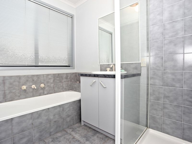 10 Samantha Crescent, Cranbourne North VIC 3977