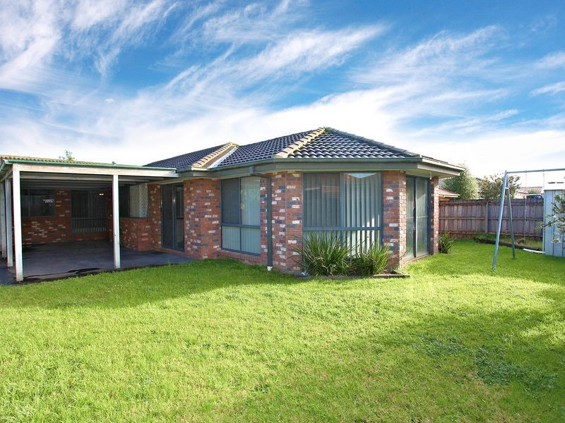 10 Samantha Crescent, Cranbourne North VIC 3977