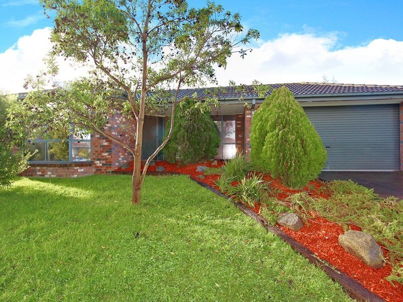 10 Samantha Crescent, Cranbourne North VIC 3977