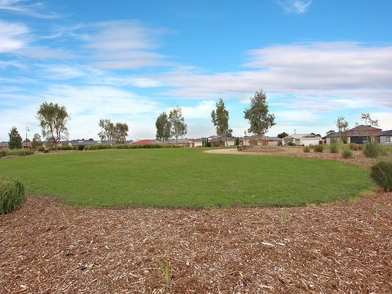 52 Kingdom Drive, Cranbourne VIC 3977