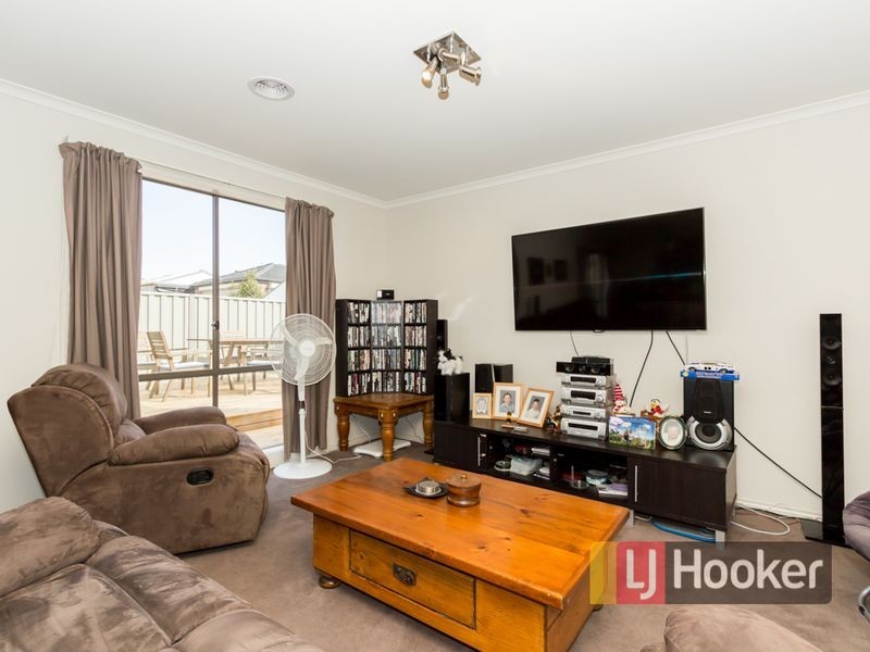 7 Statesman Circuit, Cranbourne East VIC 3977