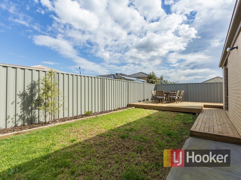 7 Statesman Circuit, Cranbourne East VIC 3977