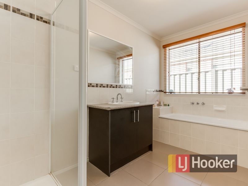 7 Statesman Circuit, Cranbourne East VIC 3977