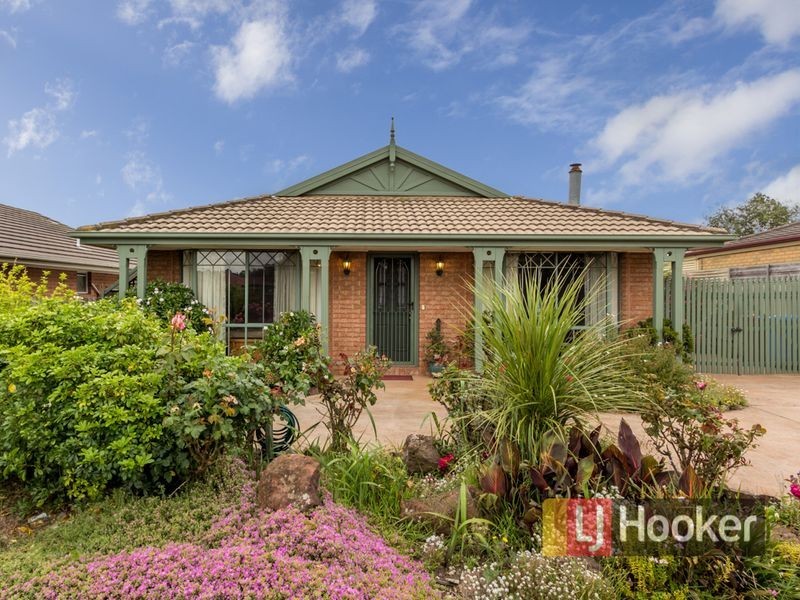 16 Neptune Place, Cranbourne West VIC 3977