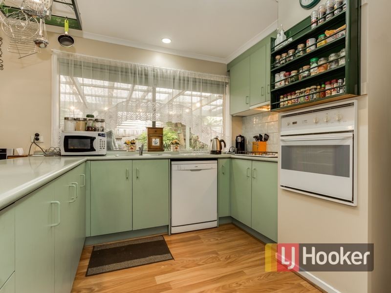 16 Neptune Place, Cranbourne West VIC 3977