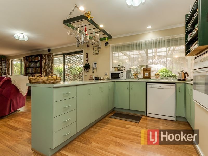 16 Neptune Place, Cranbourne West VIC 3977