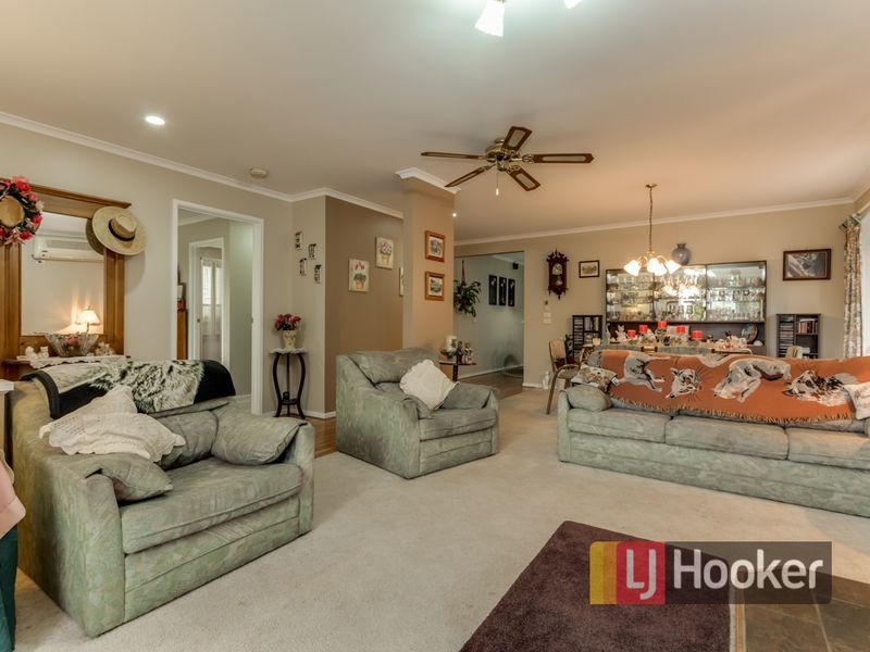 16 Neptune Place, Cranbourne West VIC 3977