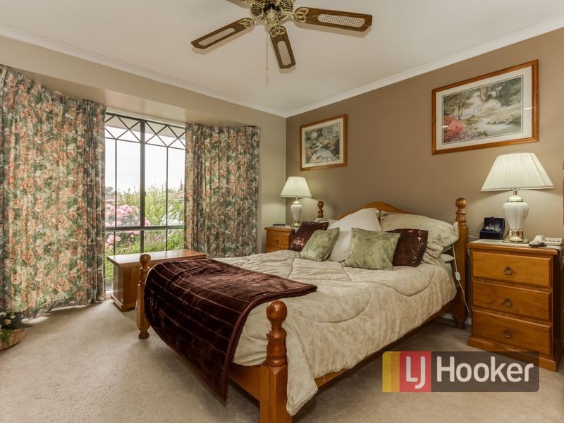 16 Neptune Place, Cranbourne West VIC 3977