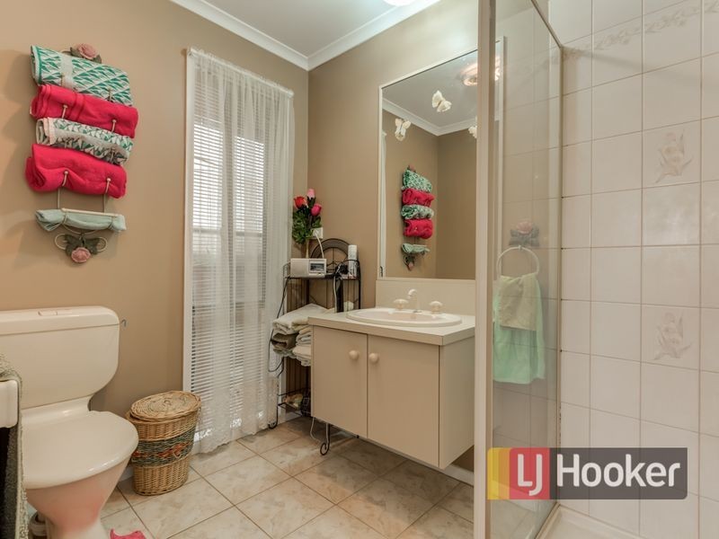 16 Neptune Place, Cranbourne West VIC 3977
