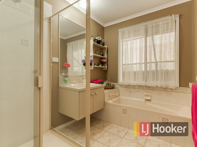 16 Neptune Place, Cranbourne West VIC 3977