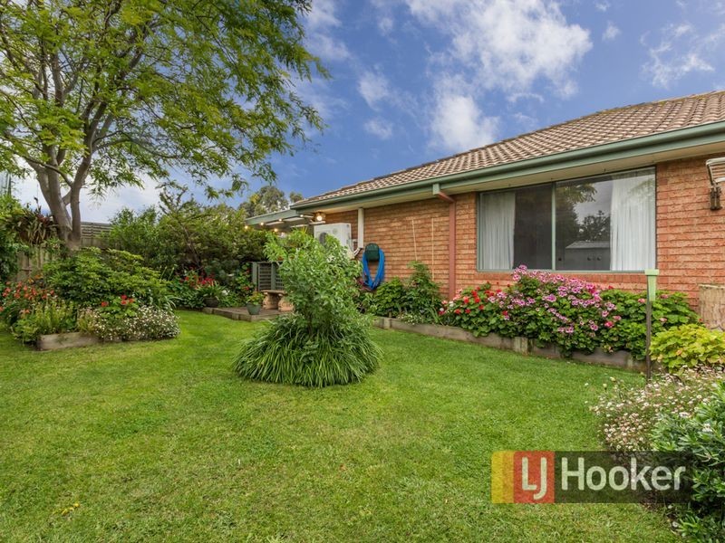 16 Neptune Place, Cranbourne West VIC 3977