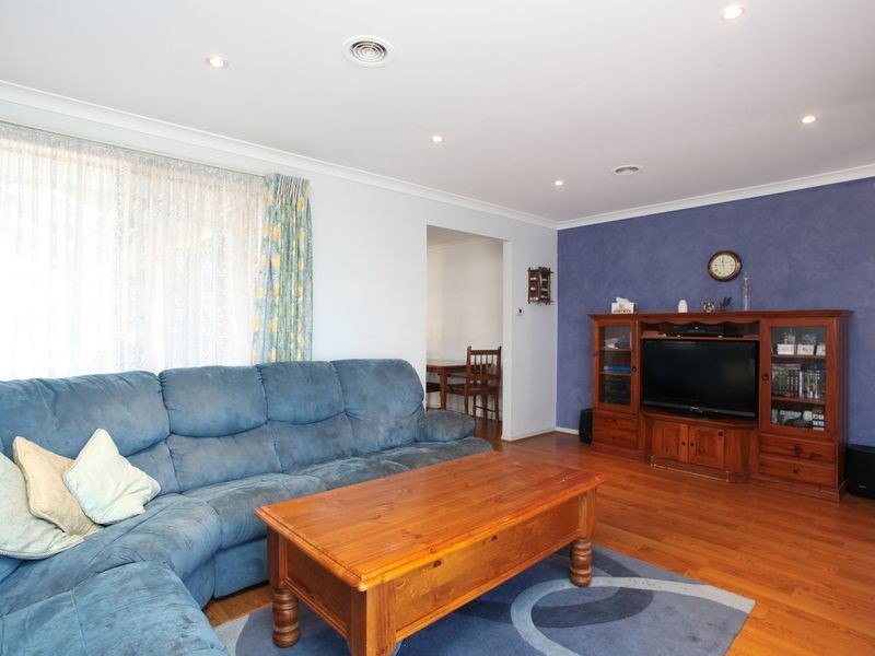 10 Cornwell Crescent, Cranbourne East VIC 3977