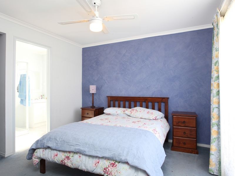 10 Cornwell Crescent, Cranbourne East VIC 3977