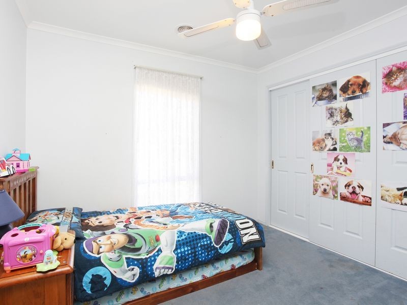 10 Cornwell Crescent, Cranbourne East VIC 3977