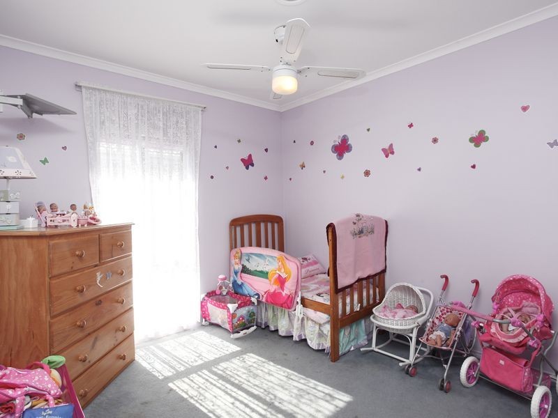 10 Cornwell Crescent, Cranbourne East VIC 3977