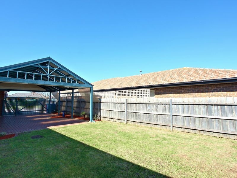 10 Cornwell Crescent, Cranbourne East VIC 3977