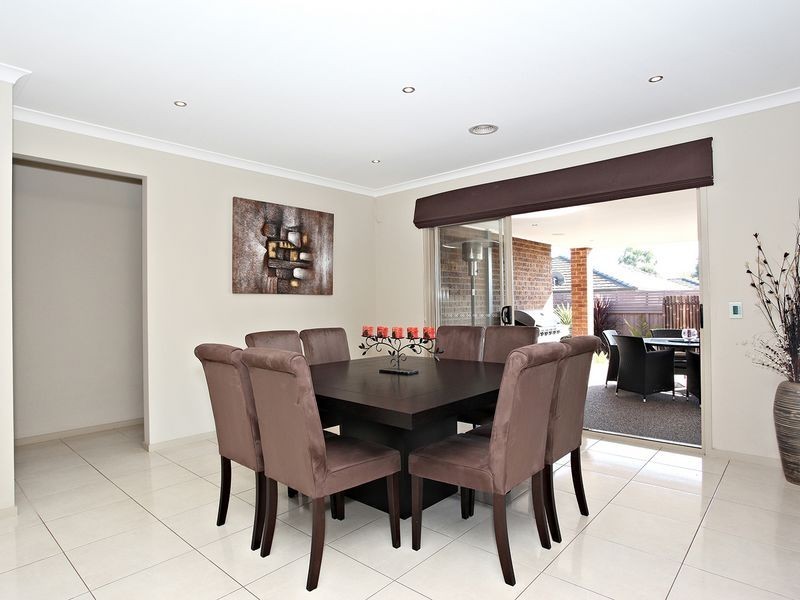 17 Durnoch Place, Cranbourne VIC 3977