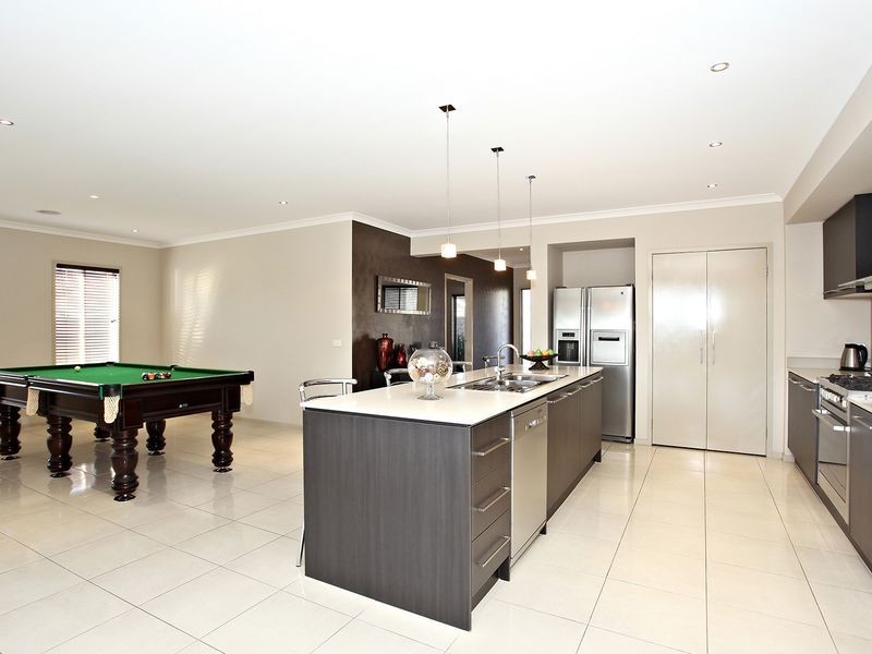 17 Durnoch Place, Cranbourne VIC 3977