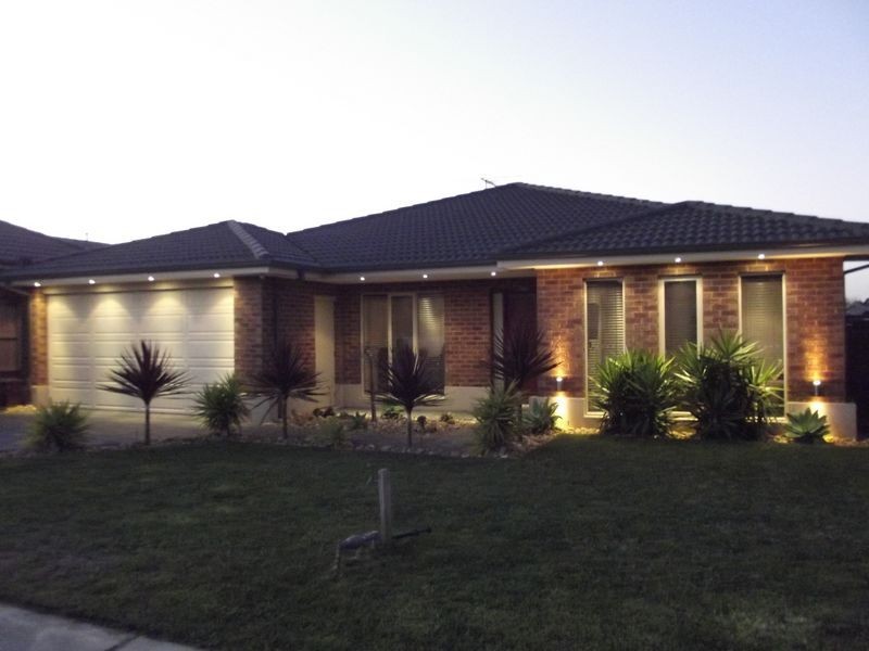 17 Durnoch Place, Cranbourne VIC 3977
