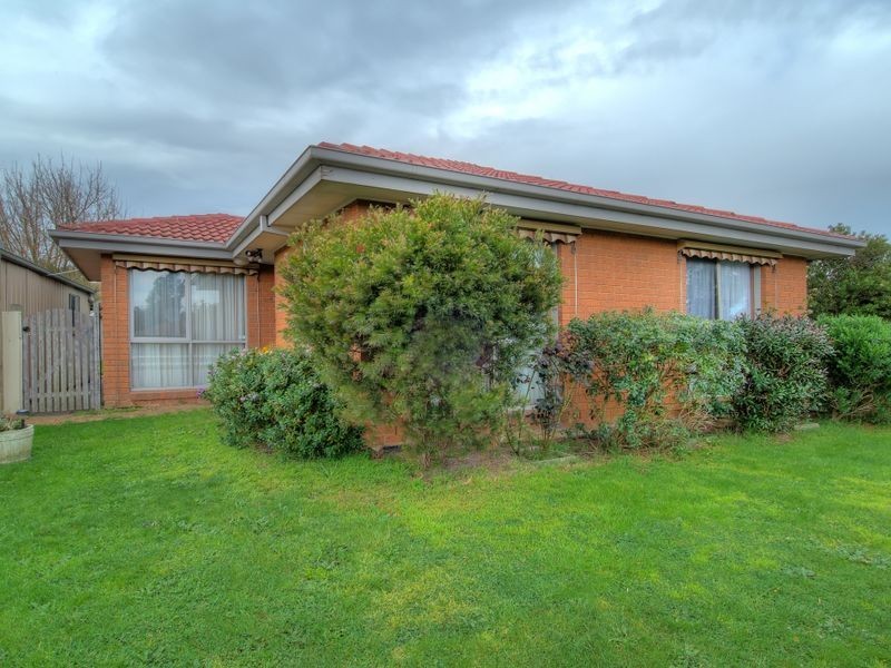 18 Blaxland Avenue, Cranbourne North VIC 3977