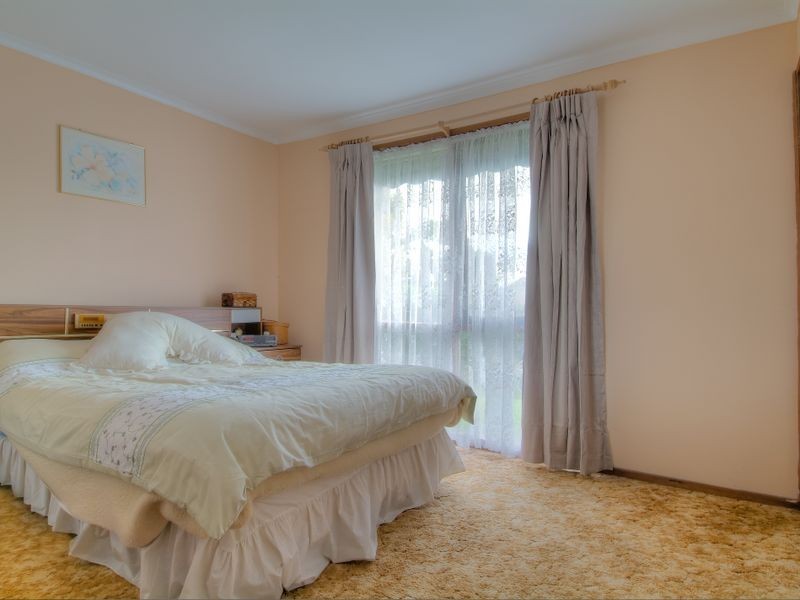 18 Blaxland Avenue, Cranbourne North VIC 3977