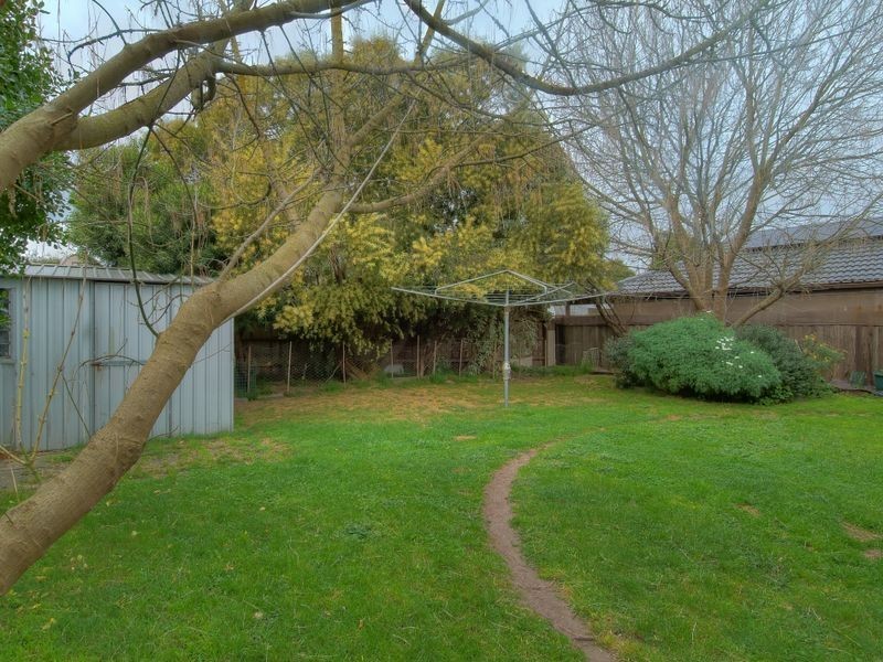 18 Blaxland Avenue, Cranbourne North VIC 3977