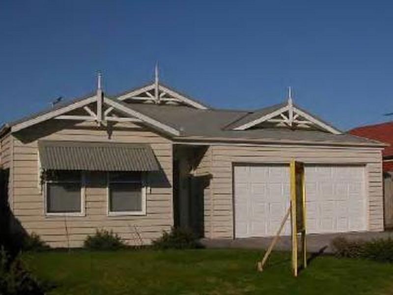 7 St Mellion Court, Cranbourne VIC 3977