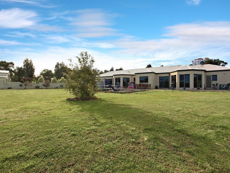 13-15 Walter Way, Cranbourne South VIC 3977