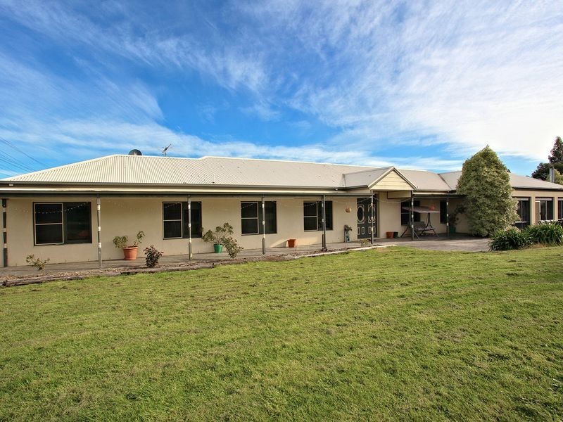 13-15 Walter Way, Cranbourne South VIC 3977