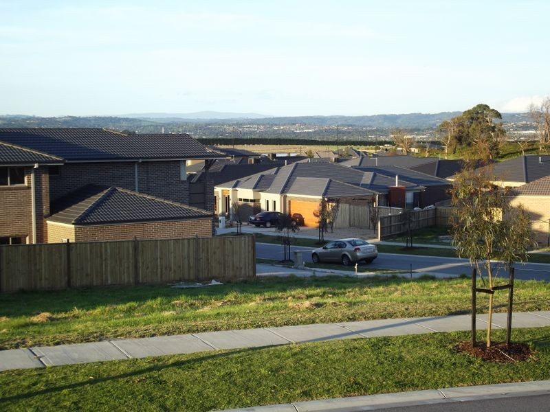 17 Ascent Drive, Cranbourne North VIC 3977